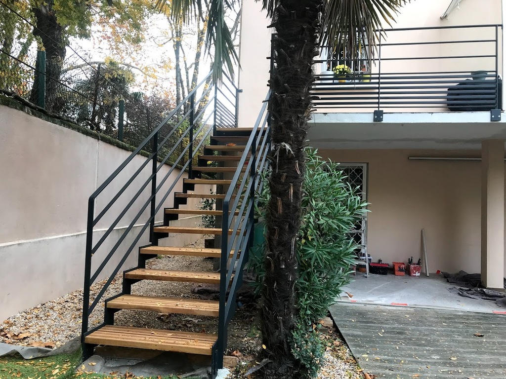 ESCALIER EXTERIEUR CONTEMPORAIN 